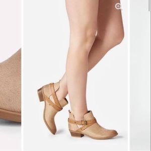 Cute cutout suede booties!